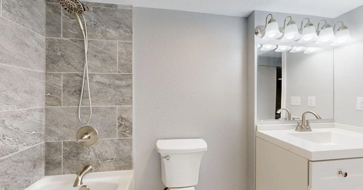 découvrez le coût de la rénovation d'une petite salle de bain et obtenez des conseils pour optimiser votre budget tout en transformant votre espace.